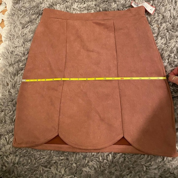Charlotte Russe Blush Pink Suede Scalloped Skirt - Picture 6 of 7
